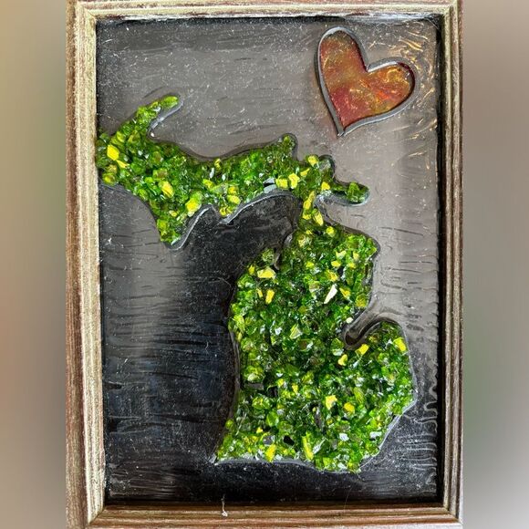 Michigan Stained glass heart hanging window art. State of Michigan painted frame - Picture 3 of 8